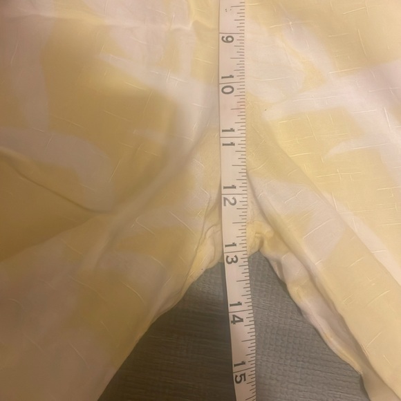 Yellow and white Hawaiian print palazzo pants. Size large. - Picture 6 of 6